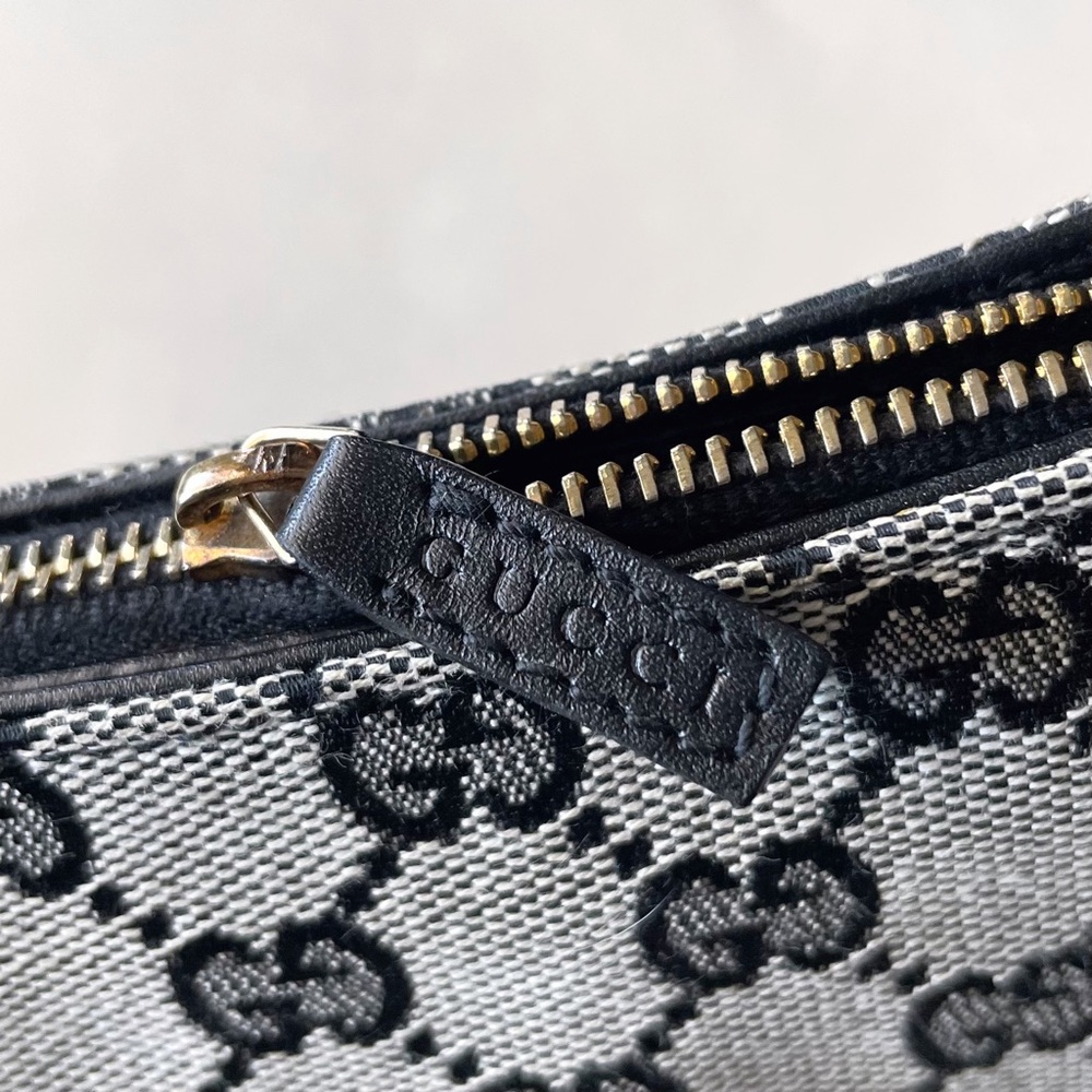💥SOLD💥 GUCCI Vintage Y2K Black GG Monogram Shoulder Bag - Picture 8 of 11